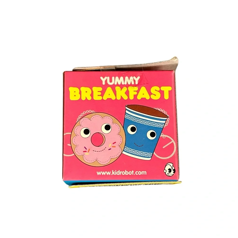 Kidrobot Yummy Breakfast Keychain Bag Charm 2008 Cute Happy Cinnamon Roll + Box